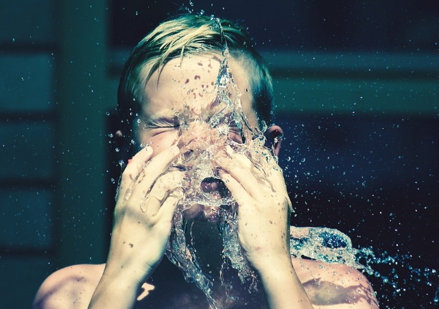 wash face avoid pimples